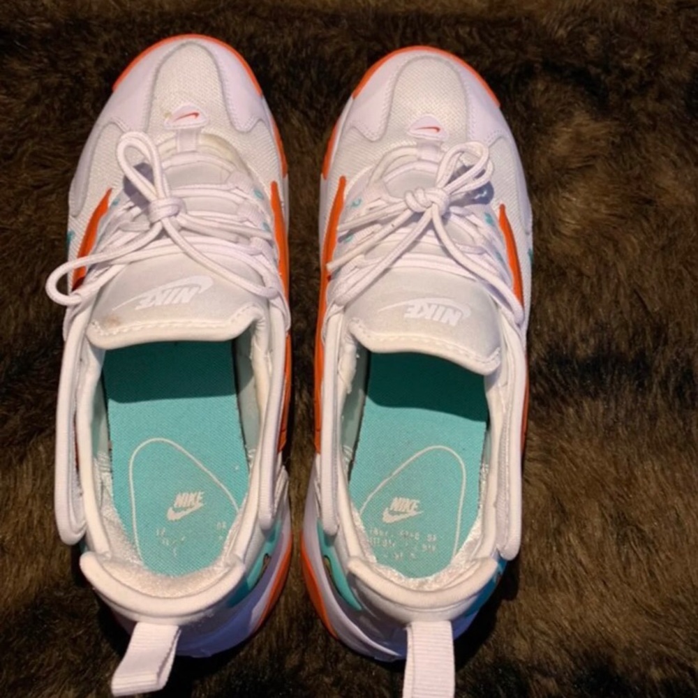 Nike Zoom Sneakers - Picture 3 of 4